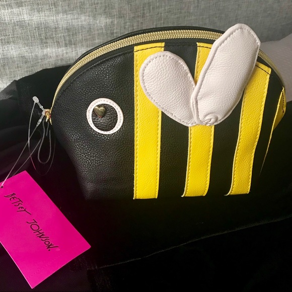 Betsey Johnson Bee Cosmetic Makeup Case - Picture 7 of 7